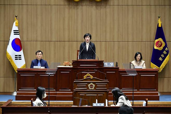 광주시의회는 13일 오전 10시, 시의회 본회의장에서 제329회 제2차 정례회 제4차 본회의를 개최해 2025년도 광주시와 시교육청의 본예산 등을 처리하고 올 한 해 회기를 마무리했다. 광주시의회 제공