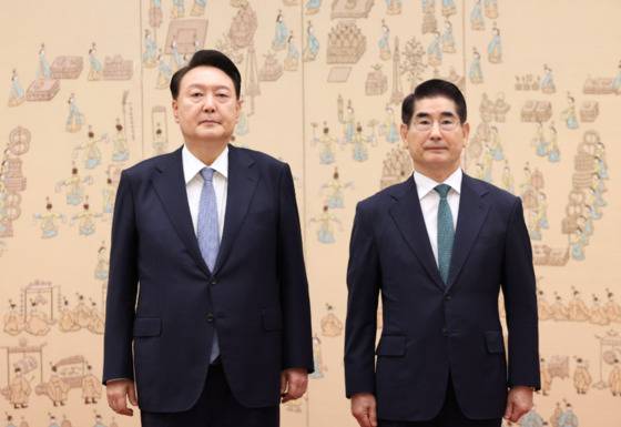 윤석열 대통령과 김용현 전 국방부 장관. 연합뉴스&nbsp;