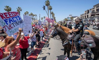 군중 시위 통제에 동원된 미국 LA 기마경찰대 ⓒLos Angeles Times via Getty Images