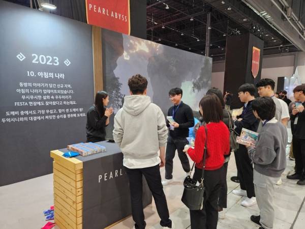 - 역시 가장 최근 출시된 아침의 나라 부스가 인기만점이다