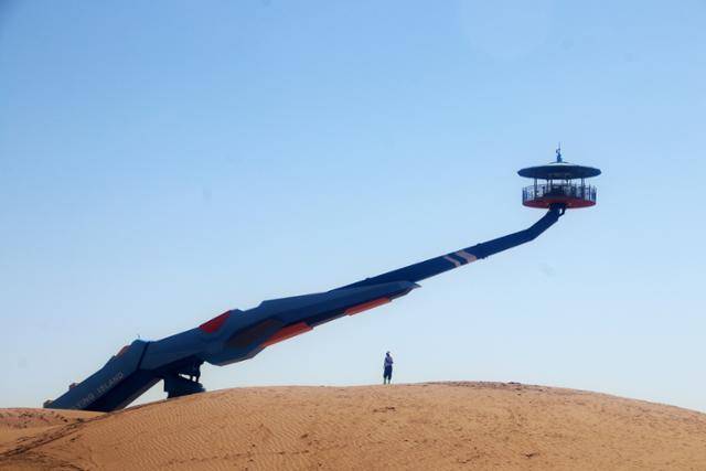 닝샤후이족자치구 중웨이에 위치한 사파두 사막 전망대 '비천'. 이용료 60위안. ⓒ최종명