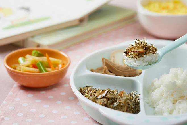 피부가 늘어지기 쉬운 유형은 피부 탄력 개선을 돕는 아연, 비타민C, 오메가-3 등 영양소를 포함한 식단을 구성하는 게 좋다./사진=클립아트코리아