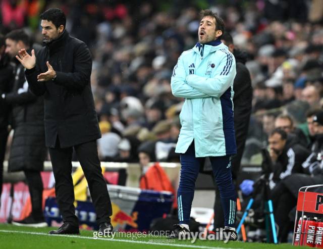 아스널 아르테타 감독과 세트피스 코치 조버./게티이미지코리아