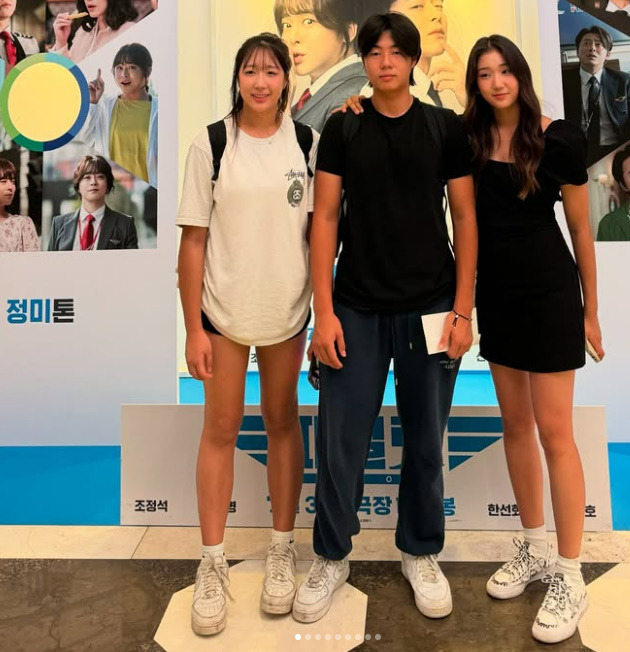 윤라임, 윤라익, 윤라오./전미라 소셜미디어