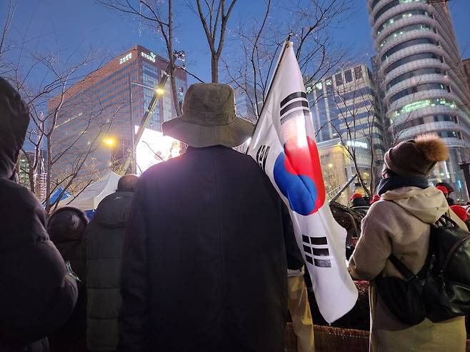 14일 윤석열 대통령 탄핵소추안이 가결된 후 탄핵 반대 집회 모습. 이영기 기자