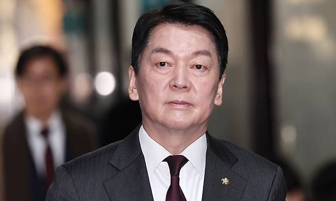 안철수 국민의힘 의원이 10일 오전 서울 여의도 국회에서 열린 중진회의에 참석하고 있다. 뉴스1