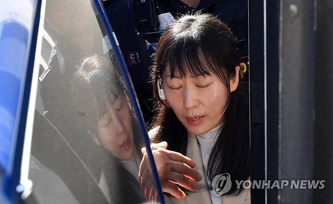 재심 첫 공판 마친 '무기수' 김신혜 [연합뉴스 자료사진]