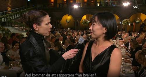 스웨덴 공영방송 SVT, 연합뉴스에 인터뷰 요청 (스톡홀름=연합뉴스) 지난 10일(현지시간) 노벨상 시상식 주관방송사 스웨덴 공영방송 SVT 진행자가 생방송 중 연합뉴스를 인터뷰하는 모습. 2024.12.13 photo@yna.co.kr [SVT 중계화면 갈무리. 재판매 및 DB 금지]