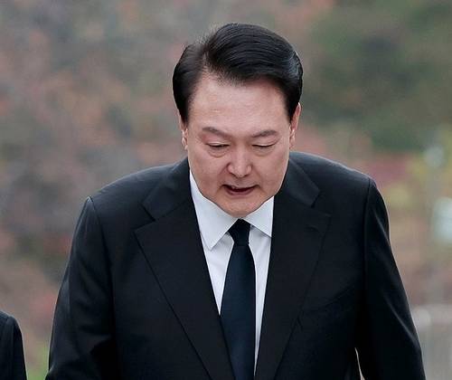 탄핵소추안 국회 통과, 윤석열 대통령 권한정지 (서울=연합뉴스) 윤석열 대통령에 대한 탄핵소추안이 14일 국회 본회의를 통과했다. 탄핵안이 통과되면서 국정운영은 권한대행 체제로 전환된다. 
[연합뉴스 자료사진] photo@yna.co.kr