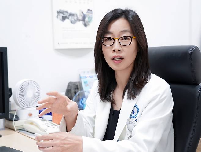 문소영 아주대병원 신경과 교수(대한치매학회 학술이사)는 지난 3일 경기도 수원 아주대병원 외래진료실에서 조선비즈와 만나 "알츠하이머병 신약의 등장으로 치매 치료와 관리의 가능성이 열리고 있다"고 밝혔다. /허지윤 기자