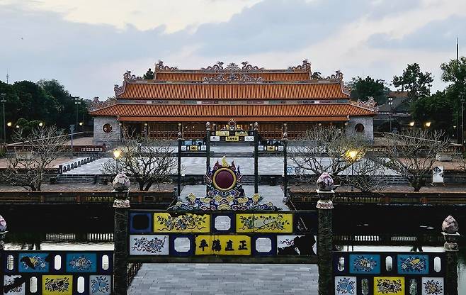 왕궁의 정문인 오문을 거쳐 최근 복원을 마친 태화전이 한눈에 보인다. /후에=장우정 기자