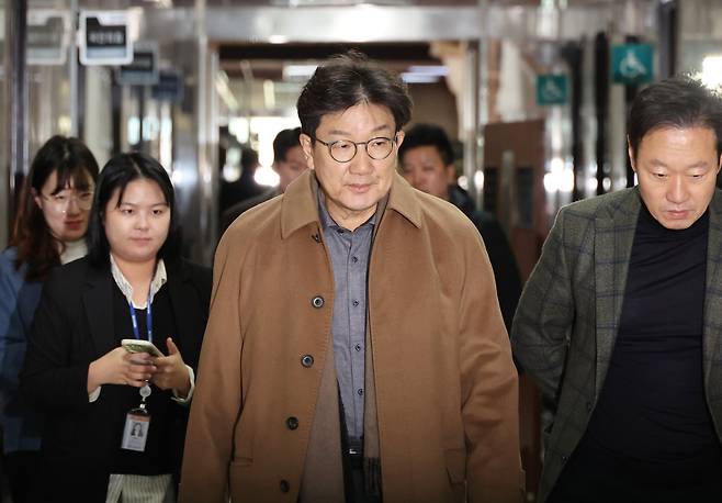 국민의힘 권성동 원내대표가 15일 오후 국회로 출근하고 있다. 연합뉴스