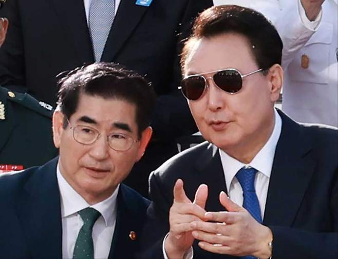 윤석열 대통령과 김용현 전 국방부 장관(왼쪽) 자료사진 ⓒ연합뉴스