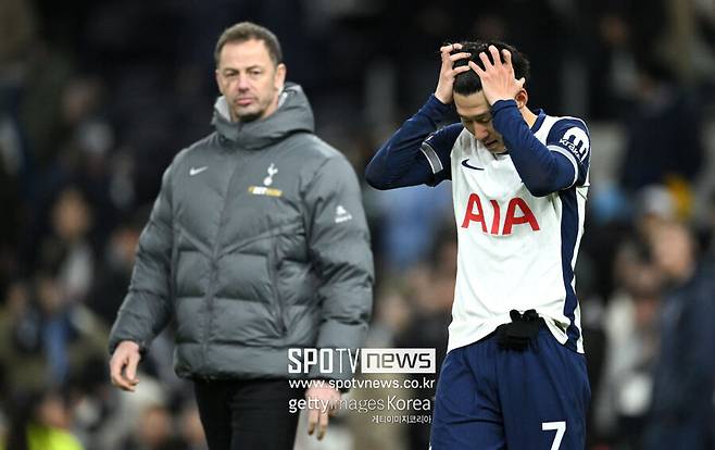 ▲ ‘기브 미 스포츠’는 “후벵 아모림 맨유 감독이 손흥민의 빠르고 공격적인 플레이 스타일을 좋아한다. 손흥민을 맨체스터 유나이티드의 주전급 공격수로 영입하고 싶어한다”고 전했다. 손흥민은 브루노 페르난데스, 안토니 등과 함께 시너지 효과를 낼 수 있는 자원으로 평가받고 있다.&nbsp;토트넘 입장에서도 래시포드는 매력적인 대체자다. 27세의 나이에 빠른 스피드와 윙어 및 중앙 공격수로의 전술적 유연성을 갖춘 그는 팀의 젊은 핵심 자원이 될 가능성이 있다.&nbsp;