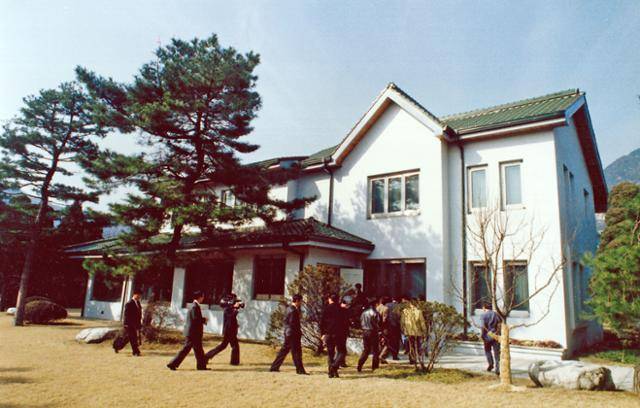 과거 대통령의 밀실통치 공간으로 쓰이던 궁정동 안가의 모습. 한국일보 자료사진