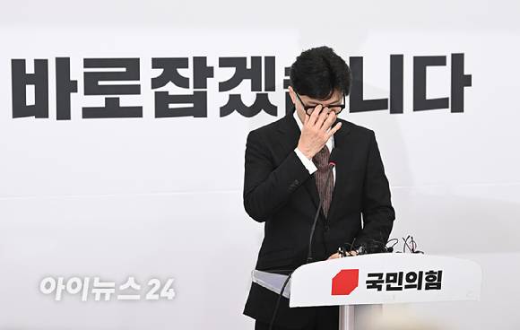 한동훈 국민의힘 당대표가 16일 오전 서울 여의도 국회에서 당대표직 사퇴 발표 기자회견을 하고 있다. [사진=곽영래 기자]