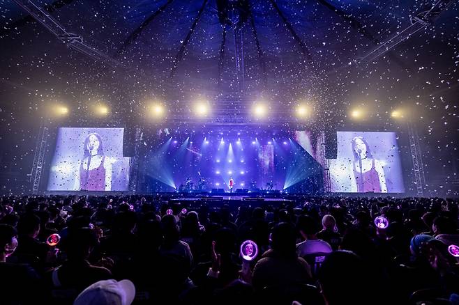 가수 권진아가 지난 15일 서울 송파구 올림픽공원 핸드볼경기장에서 연말 콘서트 ‘디스 윈터’를 개최했다. 권진아 제공