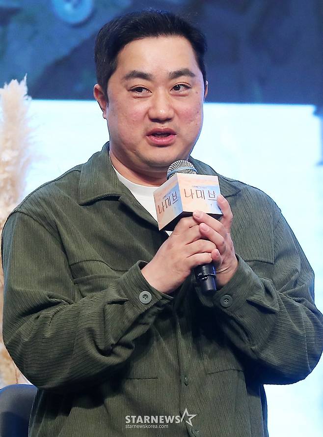 강민구 PD가 16일 오후 서울 구로구 더세인트웨딩에서 진행된 지니TV 오리지널 드라마 '나미브' 제작발표회에 참석해 인사말을 하고 있다.  '나미브'는 해고된 스타 제작자 강수현(고현정 분)과 방출된 장기 연습생 유진우(려운 분)가 만나 각자의 목표를 위해 나아가는 이야기. 오는 23일 오후 10시 ENA에서 첫 방송되며, 스트리밍은 본방 직후 KT 지니 TV, 지니 TV 모바일에서 무료로 제공된다. 2024.12.16 /사진=김창현 chmt@