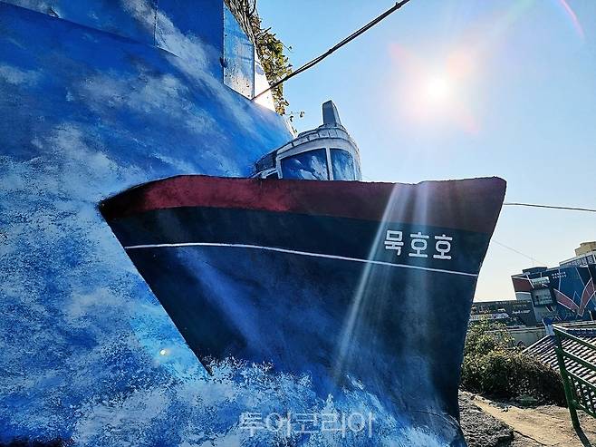 새롭게 단장한 논골담길 벽화/사진=동해시