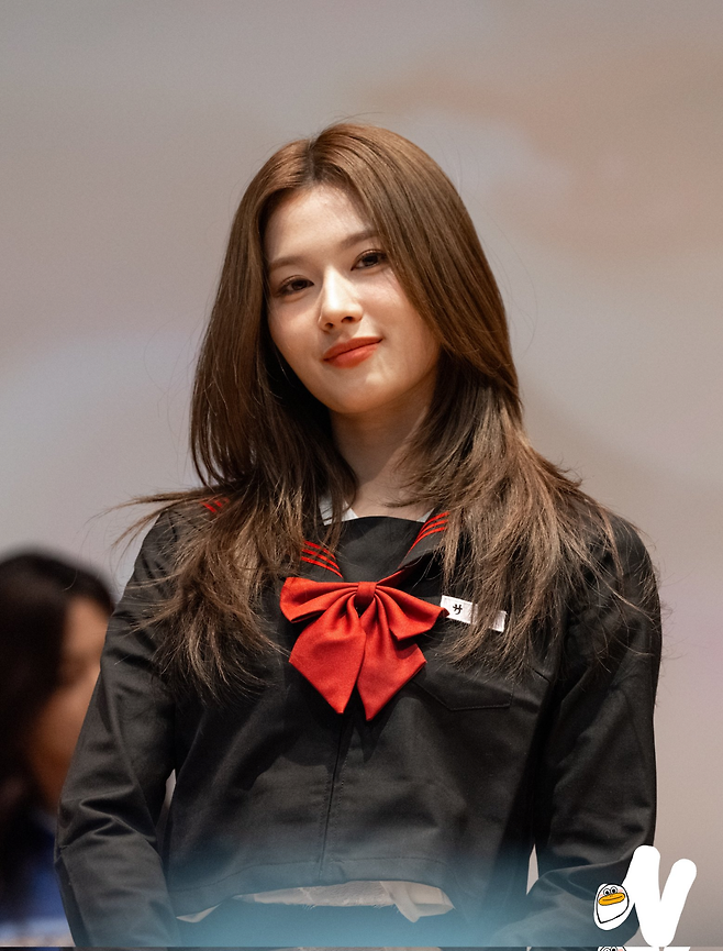 image.png 일본 교복 입은 사나,모모,미나.JPEG