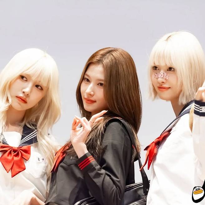 470309390_567412459251481_6683520697577474940_n.webp.ren.jpg 일본 교복 입은 사나,모모,미나.JPEG