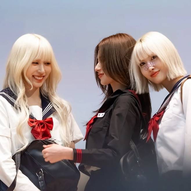 470309793_1300114357847737_7690930474082455682_n.webp.ren.jpg 일본 교복 입은 사나,모모,미나.JPEG