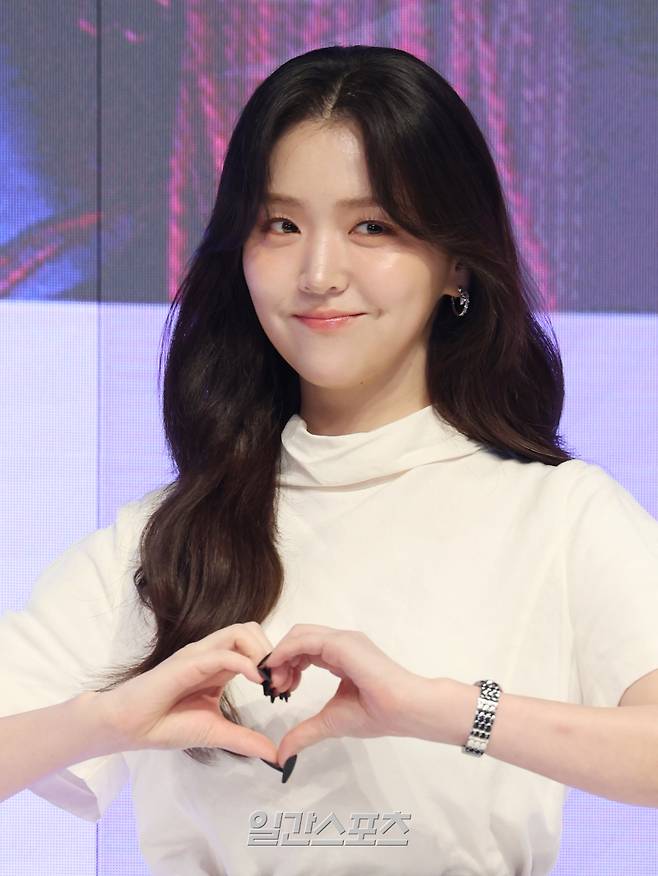 배우 김지은이 17일 오전 서울 강남구 엘리에나 호텔에서 열린 채널A 토일드라마 '체크인 한양' 제작발표회에 참석해 포즈를 취하고 있다. '체크인 한양'은 궁궐보다 화려한 초호화 여각 용천루에 인턴 사환으로 입사한 조선 꽃청춘들의 파란만장 성장 로맨스. 21일 밤 9시 10분 첫 방송. 서병수 기자 qudtn@edaily.co.kr /2024.12.17/