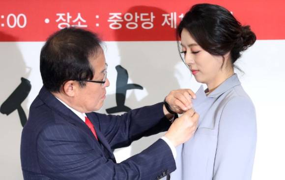 사진은 홍준표(왼쪽)와 배현진. [사진=연합뉴스]