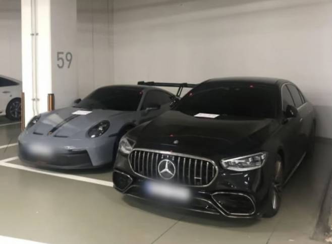 불법 콘텐츠 스트리밍 사이트 '누누티비'와 '티비위키' 그리고 웹툰 불법 공유 사이트 'OKTOON'(오케이툰)을 통해 20억원을 벌어들인 운영자가 구속됐다. 사진은 누누티비 운영자의 범죄수익으로 추정되는 고급 차량 2대의 모습. /사진=문화체육관광부 제공