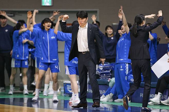 [서울=뉴시스] 여자프로농구 아산 우리은행의 위성우 감독. (사진=WKBL 제공) *재판매 및 DB 금지