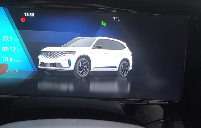 르노 ‘그랑콜레오스’. 가다서다를 반복하는 구간없이 주행한  편도 27km 주행 이후 얻은 연비. 평균 18.4km/l 기록했다. 사진 | 손재철기자