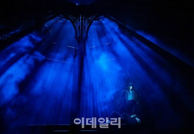 뮤지컬 ‘지킬 앤 하이드’ 20주년 기념 공연의 한 장면(사진=오디컴퍼니)