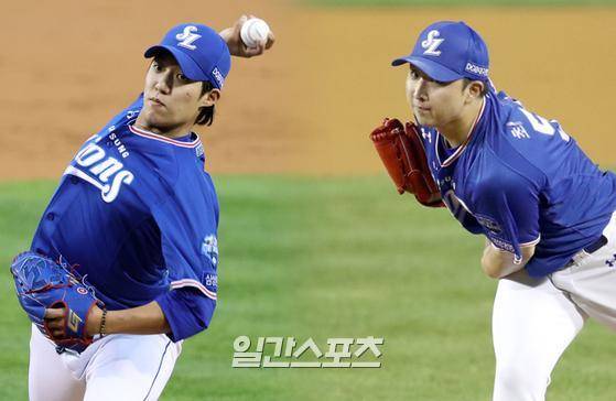 삼성의 미래로 불리는 원태인(왼쪽)과 최채흥. 두 선수 모두 공교롭게도 오재일 공략에 어려움을 겪었다. IS 포토