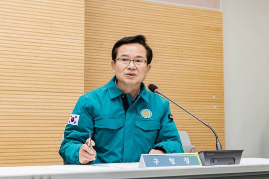 최호권 서울 영등포구청장이 민생대책 등과 관련한 긴급회의를 주재하고 있다. 영등포구청 제공