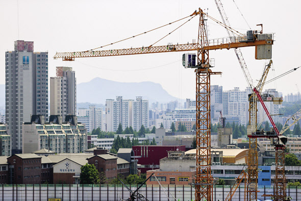 서울의 한 아파트 공사현장 모습  [연합]
