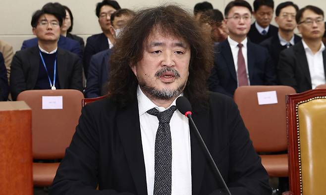 방송인 김어준씨가 지난 13일 국회 과학기술정보방송통신위원회 전체회의에 출석해 계엄 사태 당시 암살조가 운영됐다고 주장하고 있다. 뉴스1