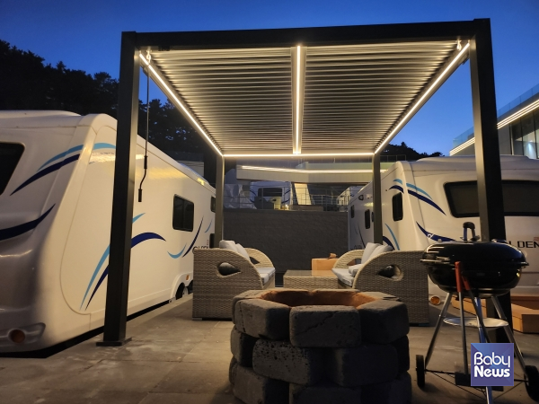 카라반 앞에 설치돼 있는 프라이빗 바비큐 시설. ⓒ올덴리조트