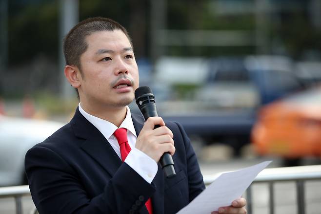 임채윤 대한한약사회장이 9월 26일 오후 서울 여의도 국회 앞에서 '한약사 권리 보장을 위한 규탄대회’에서 발언하고 있다. /뉴스1