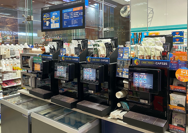 서울 강남구에 있는 GS25 지에스강남점에서 커피머신 ‘프랑케’가 시범 운용되고 있는 모습. [사진 출처 = GS리테일]