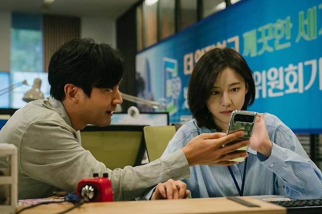 [서울=뉴시스] 영화 '동화지만 청불입니다' 스틸. (사진=미디어캔 제공) 2024.12.19. photo@newsis.com  *재판매 및 DB 금지