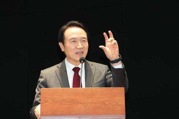 임태희 경기도교육감이 17일 ‘2024년 청렴조직문화 우수사례 경진대회’에서 총평을 하고 있다.(경기도교육청 제공)