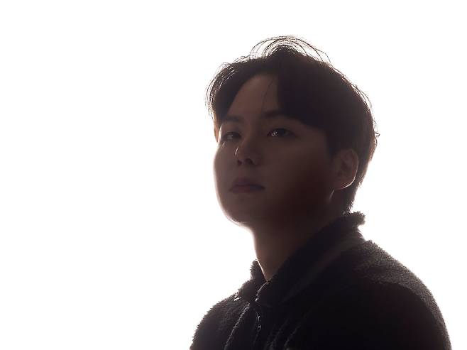 '여혐' 논란으로 네이버웹툰에서 차단된 웹툰 '이세계 퐁퐁남'의 얼굴 없는 작가 퐁퐁. 그는 본지와 첫 언론 인터뷰를 갖고 처음으로 얼굴을 드러냈다. "가족에게 피해가 갈 수 있으니 실명만 밝히지 말아달라"고 했다. /이신영 영상미디어 기자