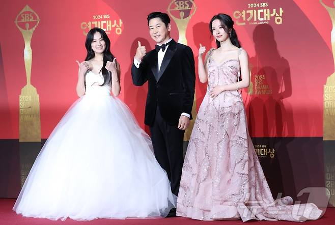 SBS연기대상 3MC 신동엽 김혜윤 김지연 레드카펫