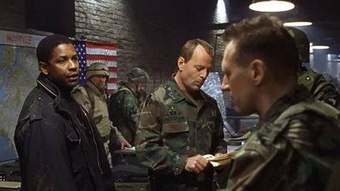 에드워드 즈윅 감독의 1999년작 ‘비상계엄’. [사진 각 제작사]