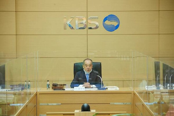 ▲KBS 이사장 재임 시절 이사회 진행 중인 남영진 전 이사장. 사진=KBS