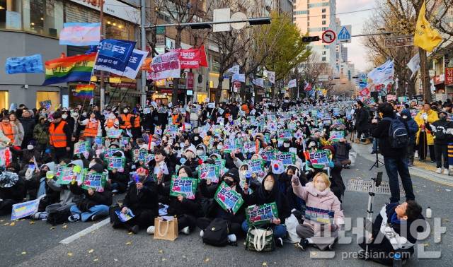 ▲ 윤석열 구속 파면 부산시민대회. ⓒ프레시안(박호경)