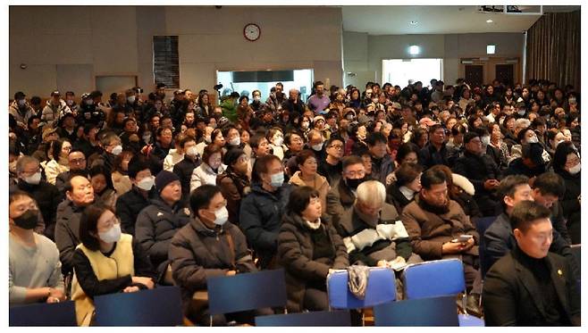 사진은 지난 14일 오전 9시 30분 목련마을 한마음복지관에서 열린 '목련마을 통합재건축 선도지구 설명회' 모습.(목련마을 통합재건축추진위원회 제공)