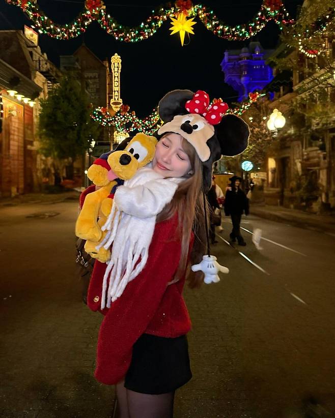 2024-12-22 19.39.29 3528617174845673404_2257433316.jpg 디즈니씨에 놀러간 미카미 유아 오늘 인스타 (+영상)