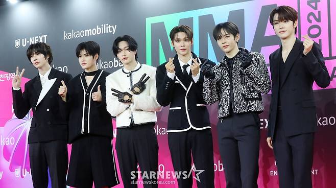 그룹 라이즈가 30일 오후 인천 중구 인스파이어 아레나에서 진행된 'MMA 2024'(제16회 멜론 뮤직어워드) 레드카펫 행사에 참석해 포즈를 취하고 있다. 2024.11.30 /사진=김창현 chmt@