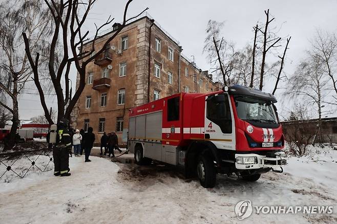 드론 공격받은 카잔 거주 건물 [AFP/카잔 텔레그램 연합뉴스. 재판매 및 DB 금지]